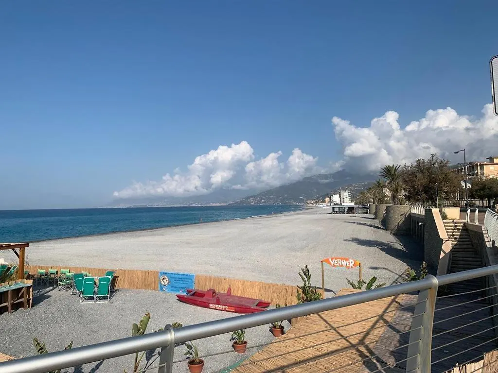 Casa Vacanza! A 50M Dal Mare! Bordighera 0*,